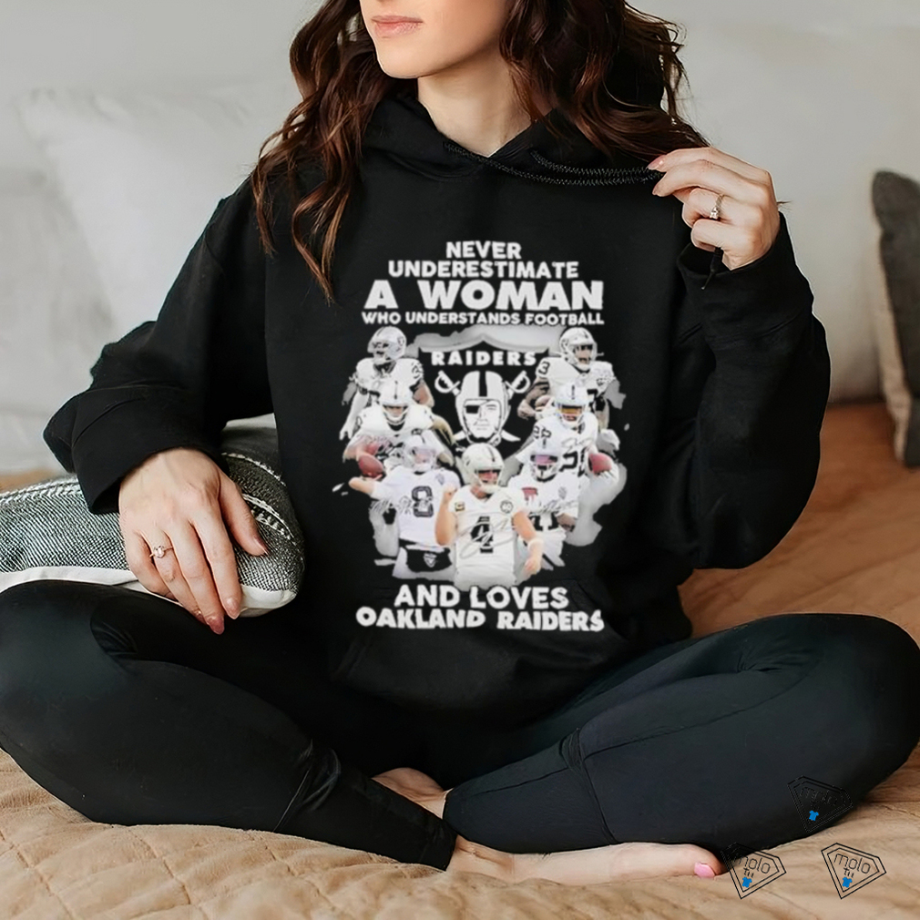 Never Underestimate a Woman who understands Football And loves Oakland Raiders signatures shirt Never Underestimate a Woman who understands Football And loves Oakland Raiders signatures shirt