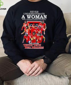 Never underestimate a Woman who understands football and loves Texas Tech Red Raiders signatures 2023 hoodie, sweater, longsleeve, shirt v-neck, t-shirt