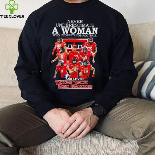 Never underestimate a Woman who understands football and loves Texas Tech Red Raiders signatures 2023 hoodie, sweater, longsleeve, shirt v-neck, t-shirt