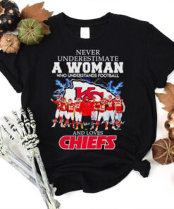 Never underestimate a woman who understand football and loves Kansas City Chiefs football hoodie, sweater, longsleeve, shirt v-neck, t-shirt