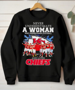 Never underestimate a woman who understand football and loves Kansas City Chiefs football hoodie, sweater, longsleeve, shirt v-neck, t-shirt