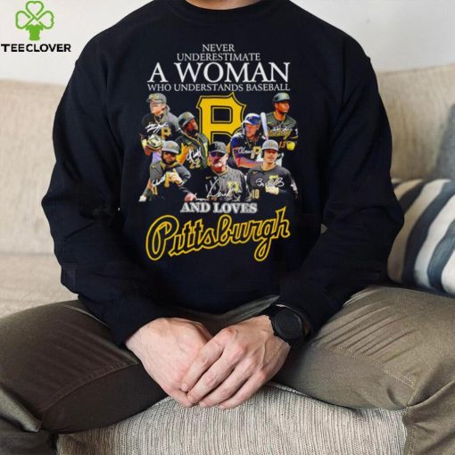 Never underestimate a woman who understands baseball and loves Pittsburgh Pirates signature 2023 hoodie, sweater, longsleeve, shirt v-neck, t-shirt