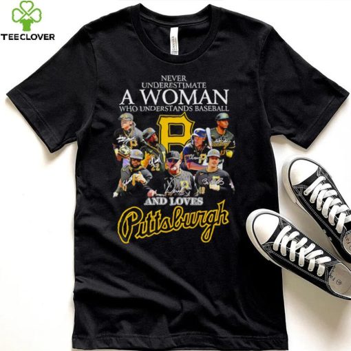 Never underestimate a woman who understands baseball and loves Pittsburgh Pirates signature 2023 hoodie, sweater, longsleeve, shirt v-neck, t-shirt