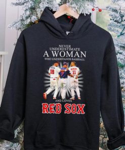 Never underestimate a woman who understands baseball and loves Red Sox famous player signatures shirt