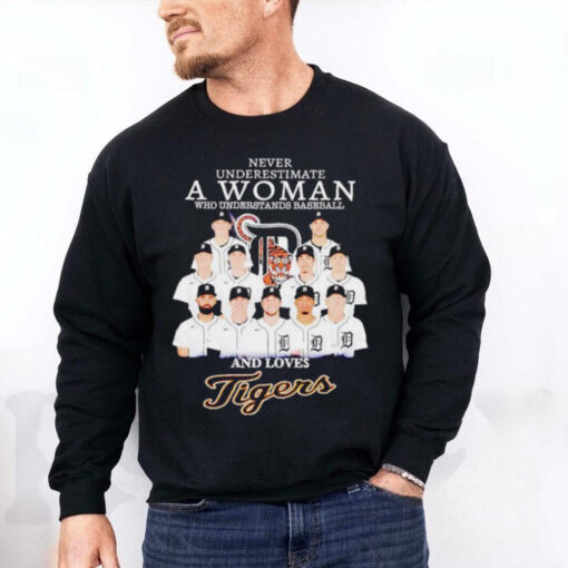 Never underestimate a woman who understands baseball and loves Tigers team hoodie, sweater, longsleeve, shirt v-neck, t-shirt