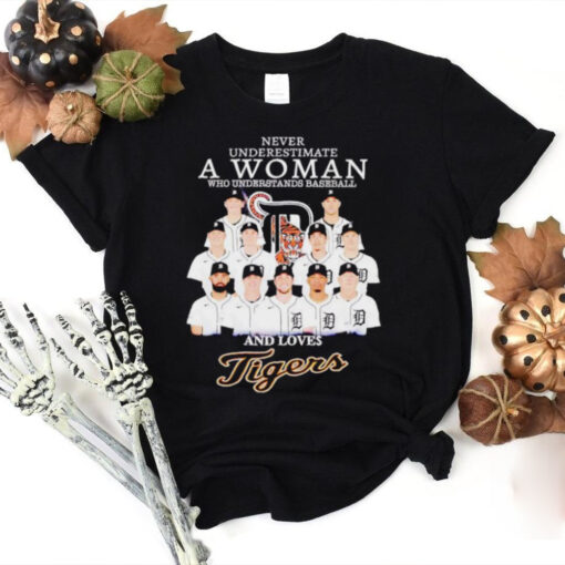 Never underestimate a woman who understands baseball and loves Tigers team hoodie, sweater, longsleeve, shirt v-neck, t-shirt