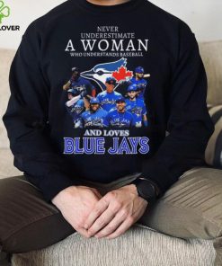 Never underestimate a woman who understands baseball and loves Toronto Blue Jays signatures 2023 shirt