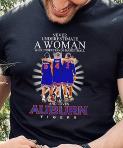 Never underestimate a woman who understands basketball and loves Auburn Tigers 10 4 2 signatures hoodie, sweater, longsleeve, shirt v-neck, t-shirt