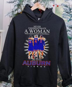 Never underestimate a woman who understands basketball and loves Auburn Tigers 10 4 2 signatures hoodie, sweater, longsleeve, shirt v-neck, t-shirt