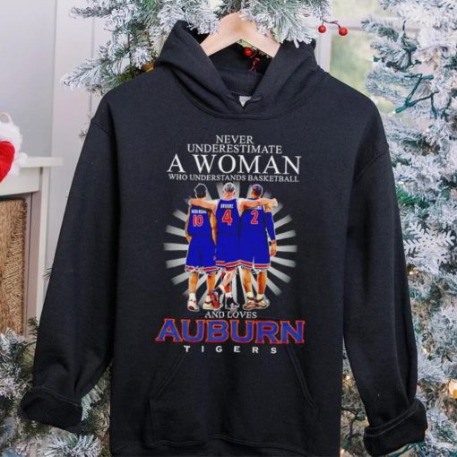 Never underestimate a woman who understands basketball and loves Auburn Tigers 10 4 2 signatures hoodie, sweater, longsleeve, shirt v-neck, t-shirt