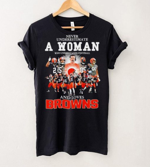 Never underestimate a woman who understands football Cleveland Browns and loves Browns signature hoodie, sweater, longsleeve, shirt v-neck, t-shirt