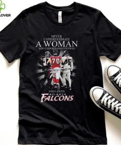 Never underestimate a woman who understands football and loves Atlanta Falcons signatures hoodie, sweater, longsleeve, shirt v-neck, t-shirt