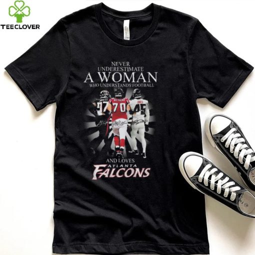 Never underestimate a woman who understands football and loves Atlanta Falcons signatures hoodie, sweater, longsleeve, shirt v-neck, t-shirt