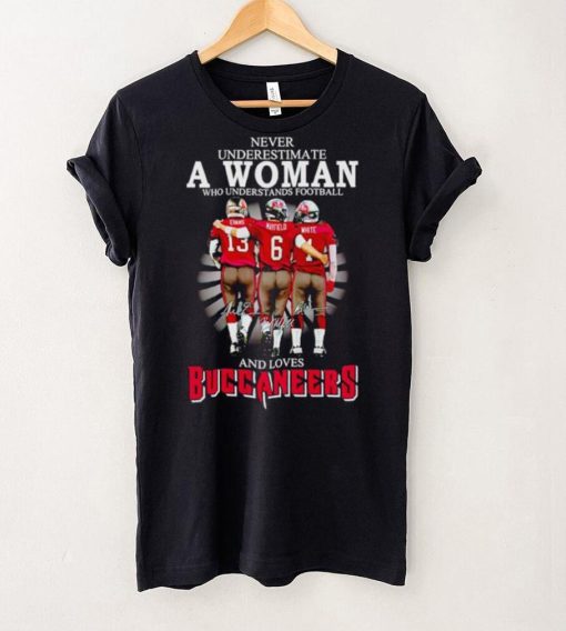 Never underestimate a woman who understands football and loves Buccaneers signatures hoodie, sweater, longsleeve, shirt v-neck, t-shirt