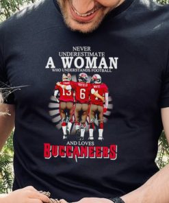 Never underestimate a woman who understands football and loves Buccaneers signatures hoodie, sweater, longsleeve, shirt v-neck, t-shirt