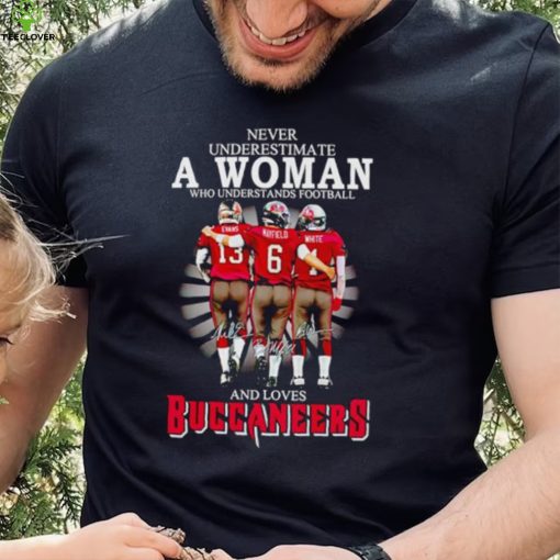 Never underestimate a woman who understands football and loves Buccaneers signatures hoodie, sweater, longsleeve, shirt v-neck, t-shirt