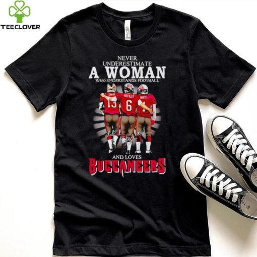 Never underestimate a woman who understands football and loves Buccaneers signatures hoodie, sweater, longsleeve, shirt v-neck, t-shirt