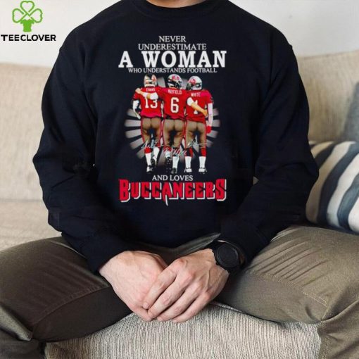 Never underestimate a woman who understands football and loves Buccaneers signatures hoodie, sweater, longsleeve, shirt v-neck, t-shirt