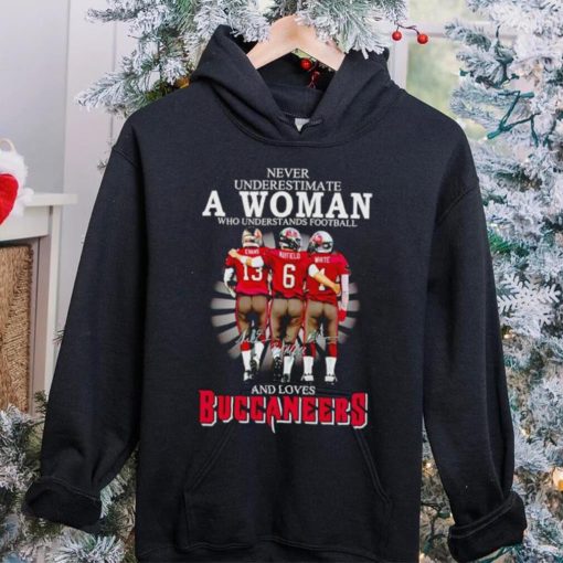 Never underestimate a woman who understands football and loves Buccaneers signatures hoodie, sweater, longsleeve, shirt v-neck, t-shirt