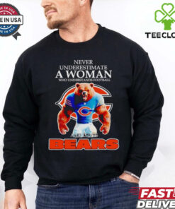 Never underestimate a woman who understands football and loves Chicago Bears shirt