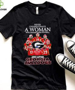 Never underestimate a woman who understands football and loves Georgia Bulldogs 2022 hoodie, sweater, longsleeve, shirt v-neck, t-shirt