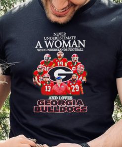 Never underestimate a woman who understands football and loves Georgia Bulldogs 2022 hoodie, sweater, longsleeve, shirt v-neck, t-shirt