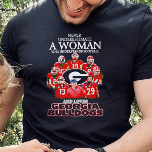 Never underestimate a woman who understands football and loves Georgia Bulldogs 2022 hoodie, sweater, longsleeve, shirt v-neck, t-shirt