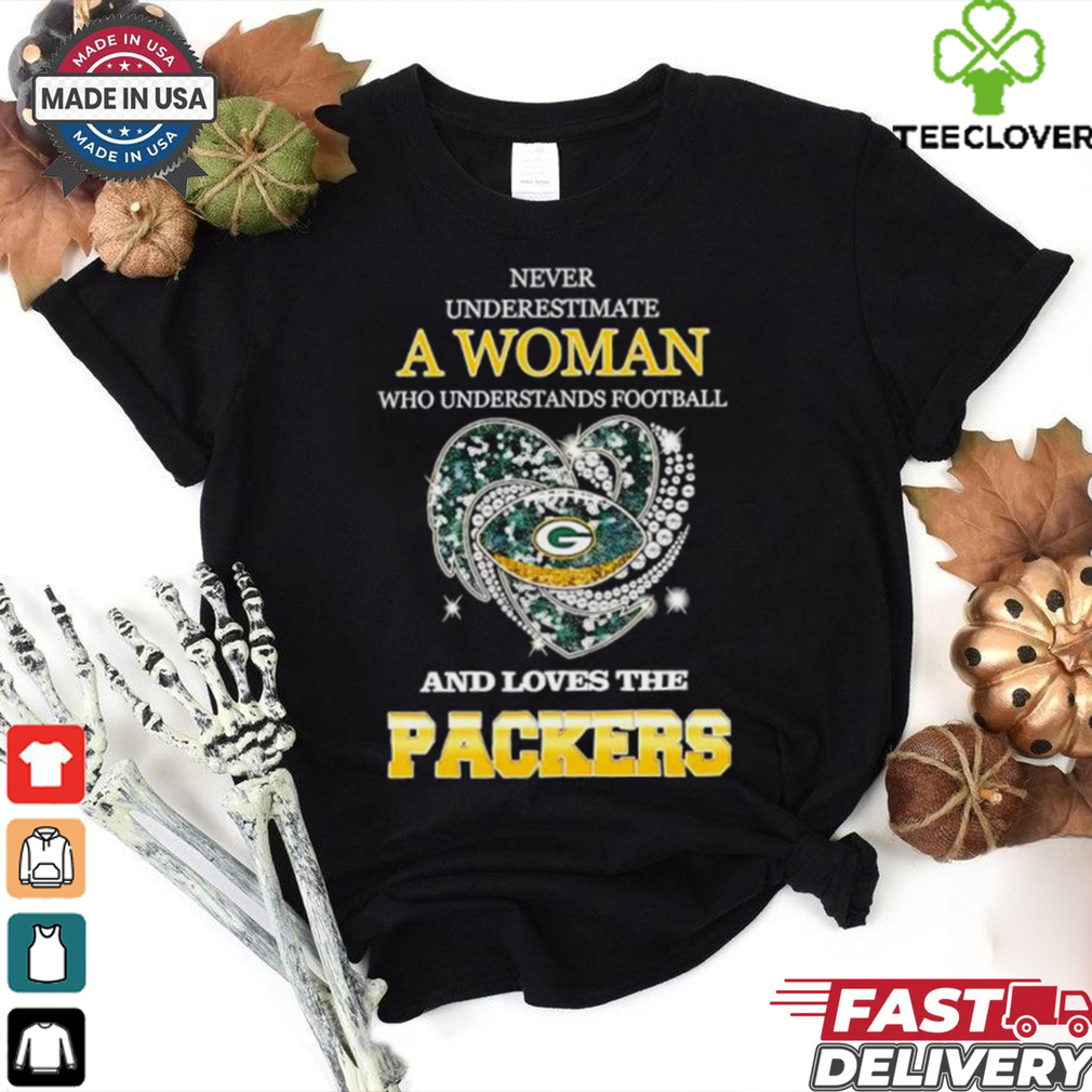 Never underestimate a woman who understands football and loves the Green Bay Packers rhinestone heart 2024 shirt Never underestimate a woman who understands football and loves the Green Bay Packers rhinestone heart 2024 shirt