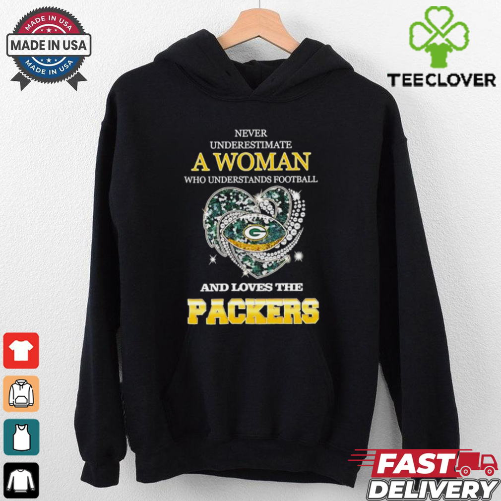 Never underestimate a woman who understands football and loves the Green Bay Packers rhinestone heart 2024 shirt Never underestimate a woman who understands football and loves the Green Bay Packers rhinestone heart 2024 shirt
