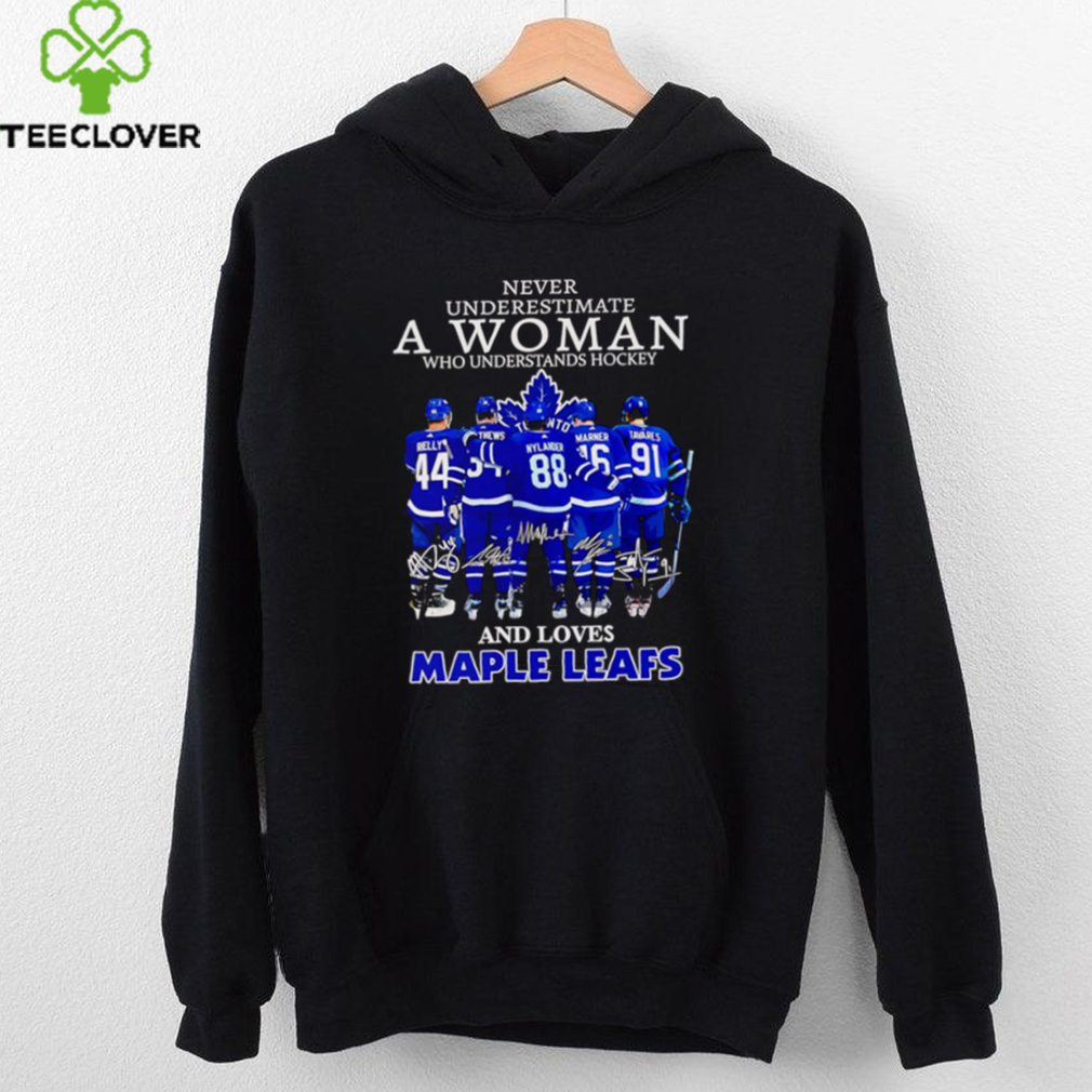 Never underestimate a woman who understands hockey and loves Maple Leafs signatures shirt Never underestimate a woman who understands hockey and loves Maple Leafs signatures shirt