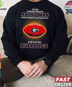 Never underestimate an old man who loves Bulldogs shirt