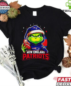 New England Patriots Grinch wearing Santa hat Christmas 2024 shirt