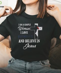 New England Patriots I am a simple woman I love New England Patriots and believe in jesus 2024 hoodie, sweater, longsleeve, shirt v-neck, t-shirt