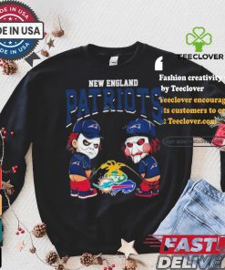 New England Patriots NFL Halloween Peeing Funny Shirt