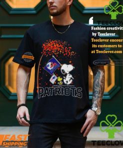 New England Patriots Snoopy Fan Enjoying The Fall Season T Shirt