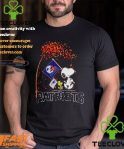 New England Patriots Snoopy Fan Enjoying The Fall Season T Shirt