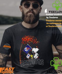 New England Patriots Snoopy Fan Enjoying The Fall Season T Shirt