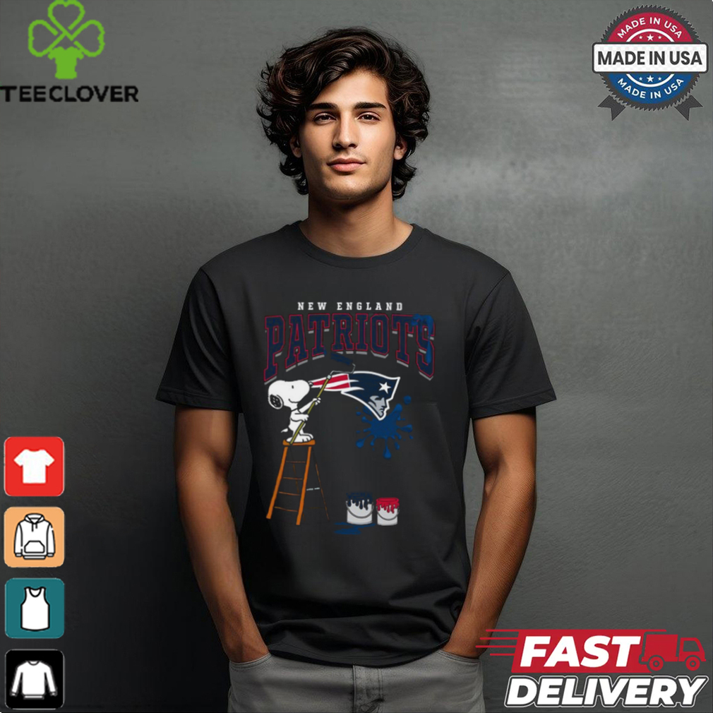 New England Patriots Snoopy Painting Shirt New England Patriots Snoopy Painting Shirt