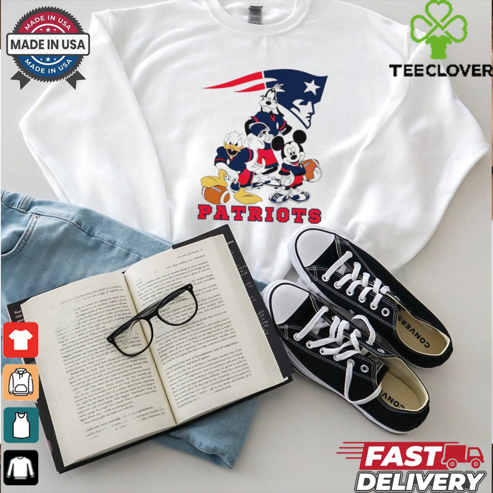 New England Patriots football NFL Mickey and friends cartoon shirt New England Patriots football NFL Mickey and friends cartoon shirt