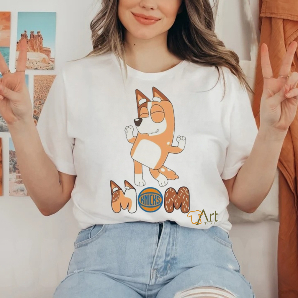 New York Knicks Smiling Dancing Bluey Mom shirt New York Knicks Smiling Dancing Bluey Mom shirt