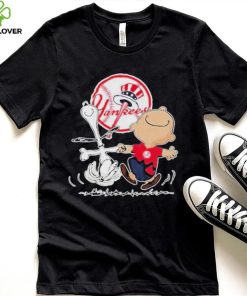 New York Yankees Charlie Brown Snoopy New York Yankees T Shirt 3 New York Yankees Charlie Brown Snoopy New York Yankees T Shirt