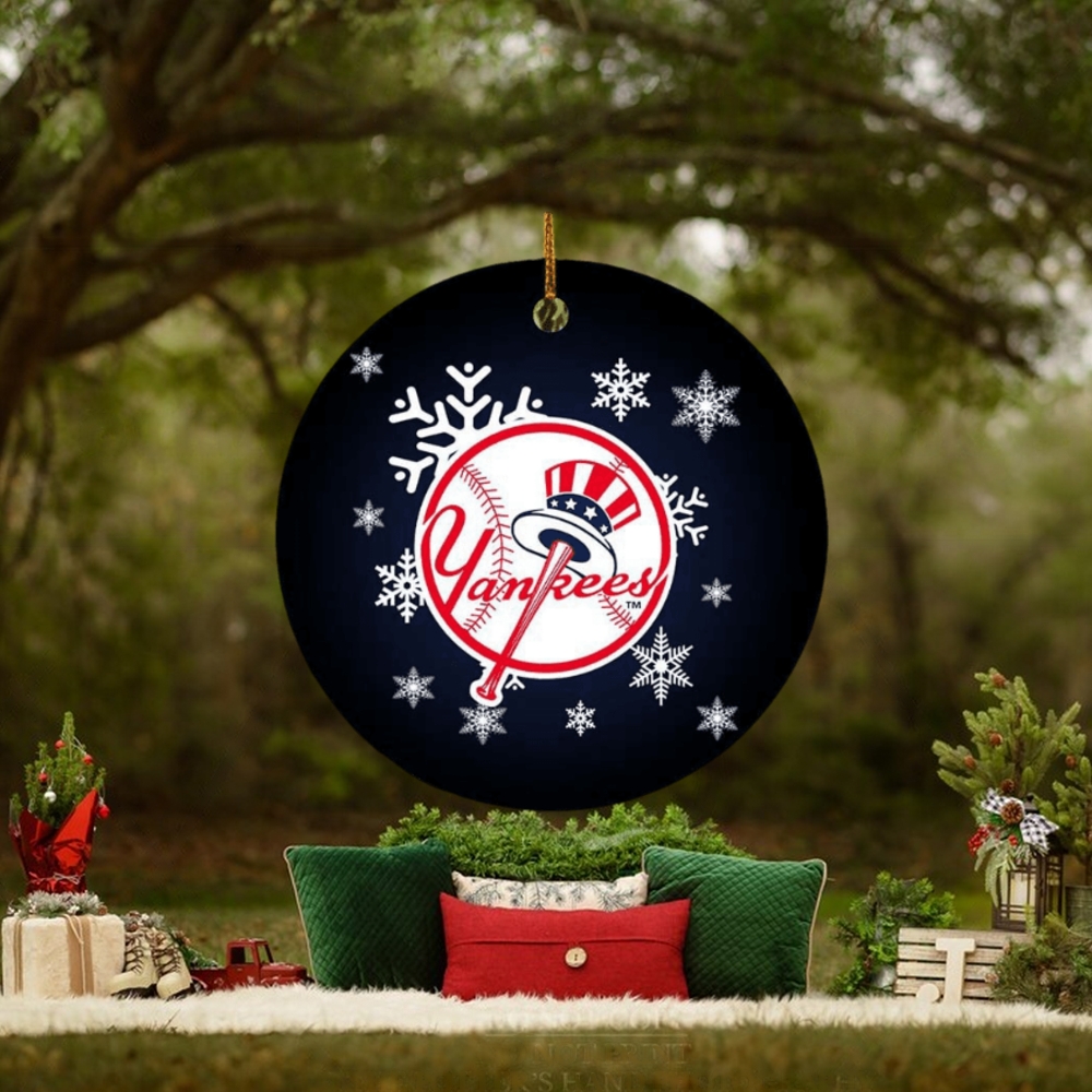 New York Yankees MLB Custom Name 2023 Holiday Gifts Christmas Decorations Ornament New York Yankees MLB Custom Name 2023 Holiday Gifts Christmas Decorations Ornament