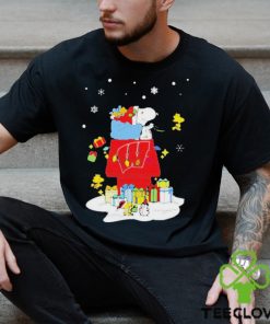 Nice Wisconsin Badgers Santa Snoopy Wish You A Merry Christmas T shirt
