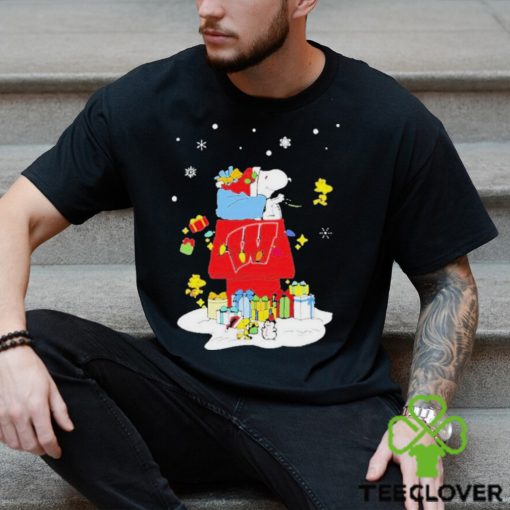Nice Wisconsin Badgers Santa Snoopy Wish You A Merry Christmas T shirt