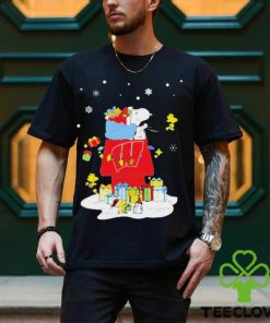 Nice Wisconsin Badgers Santa Snoopy Wish You A Merry Christmas T shirt