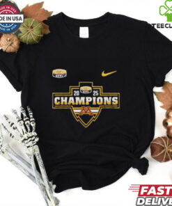 Nike Minnesota Golden Gophers Celebrating Duke’s Mayo Bowl Champions 2025 Shirt