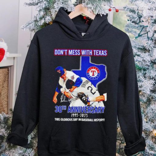 Nolan Ryan vs Robin Ventura don’t mess with Texas 30th anniversary 1993 2023 this glorious day in baseball history funny hoodie, sweater, longsleeve, shirt v-neck, t-shirt