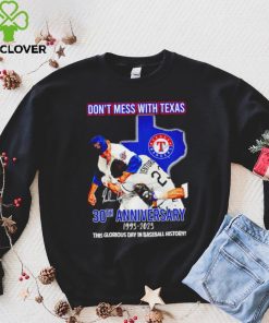 Nolan Ryan vs Robin Ventura don’t mess with Texas 30th anniversary 1993 2023 this glorious day in baseball history funny hoodie, sweater, longsleeve, shirt v-neck, t-shirt