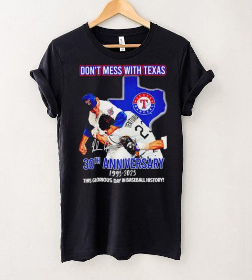 Nolan Ryan vs Robin Ventura don’t mess with Texas 30th anniversary 1993 2023 this glorious day in baseball history funny hoodie, sweater, longsleeve, shirt v-neck, t-shirt