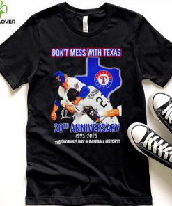 Nolan Ryan vs Robin Ventura don’t mess with Texas 30th anniversary 1993 2023 this glorious day in baseball history funny hoodie, sweater, longsleeve, shirt v-neck, t-shirt